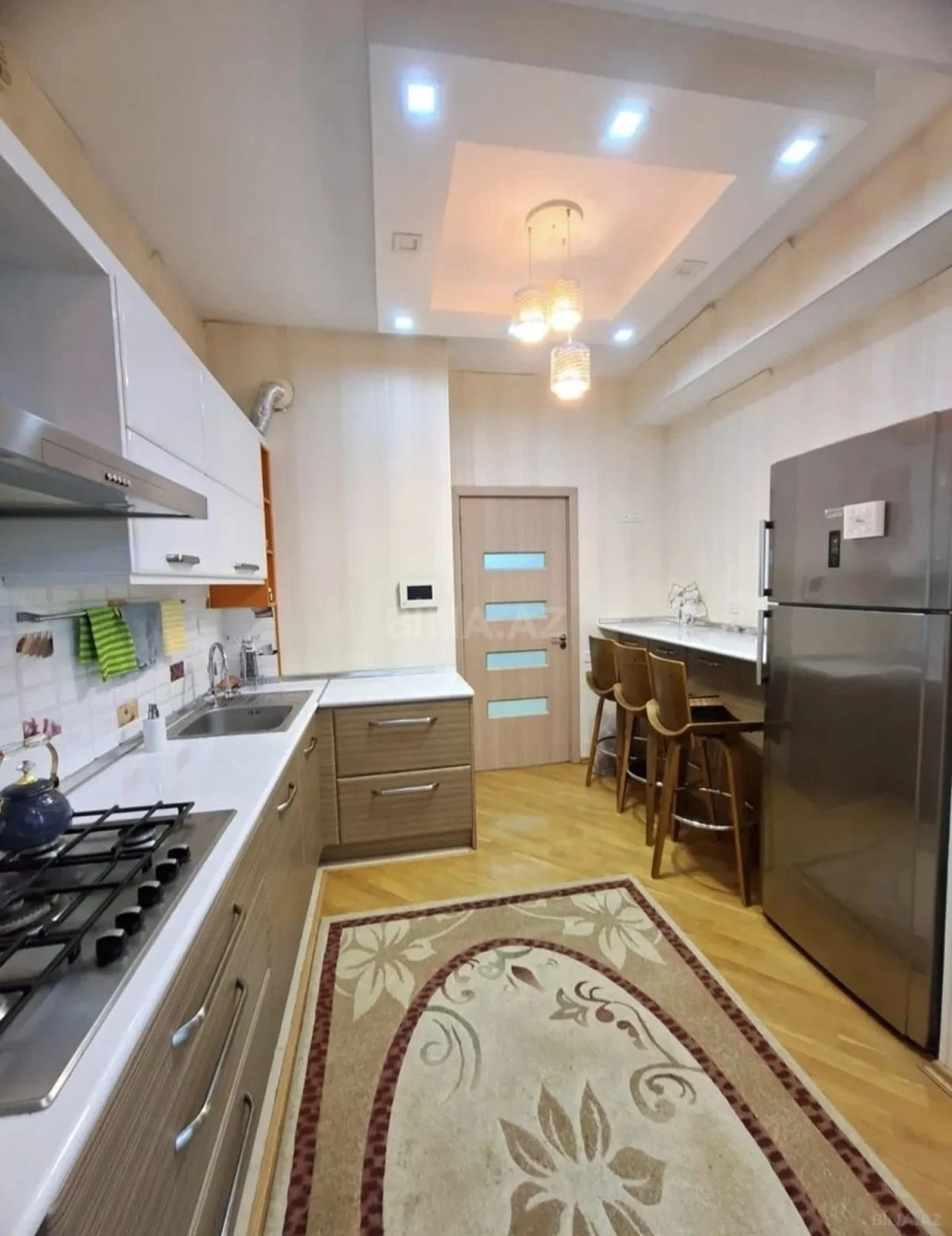 Satılır 3 otaqlı mənzil 130 m²