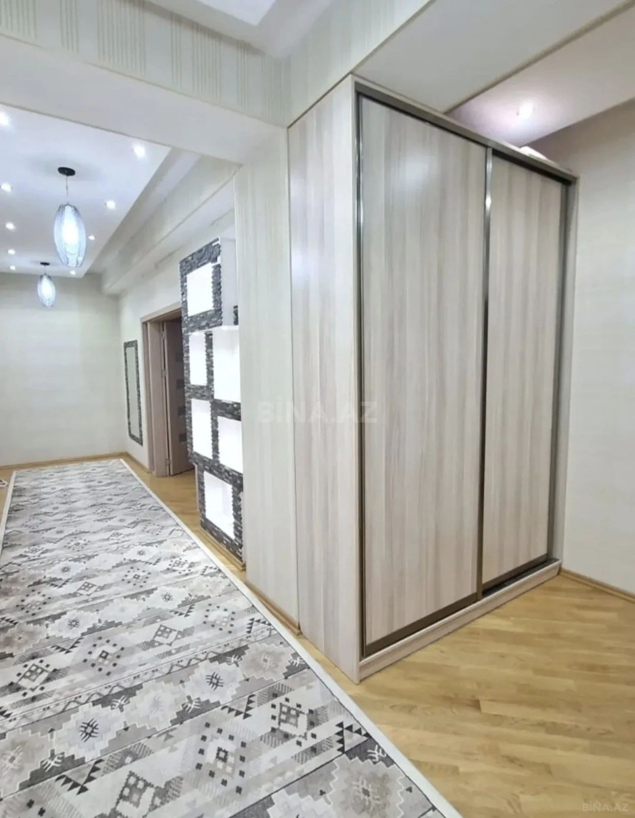 Satılır 3 otaqlı mənzil 130 m²