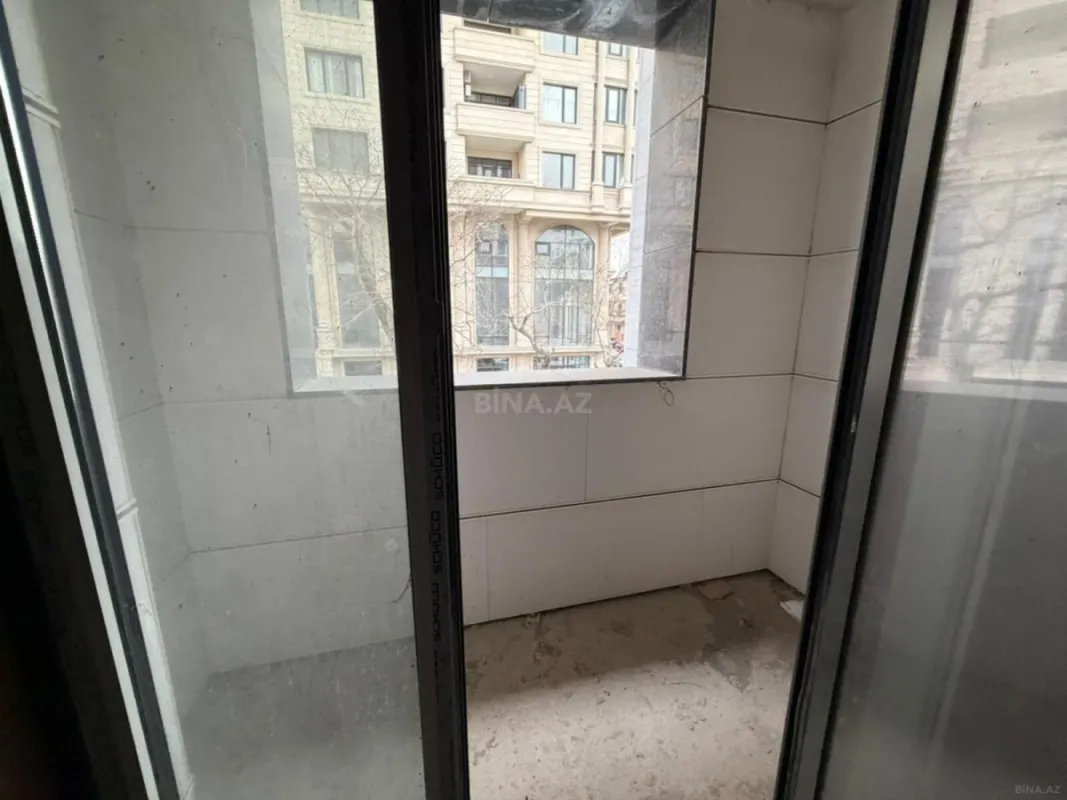 Satılır 5 otaqlı mənzil 205 m²