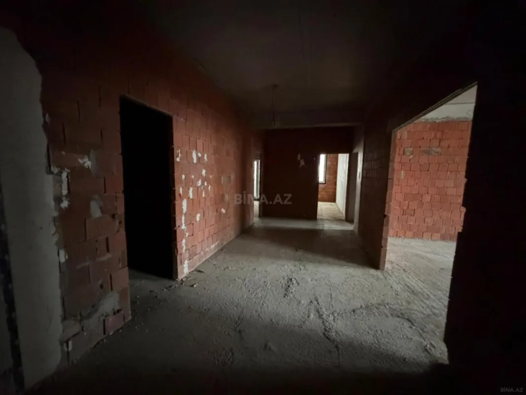 Satılır 5 otaqlı mənzil 205 m²