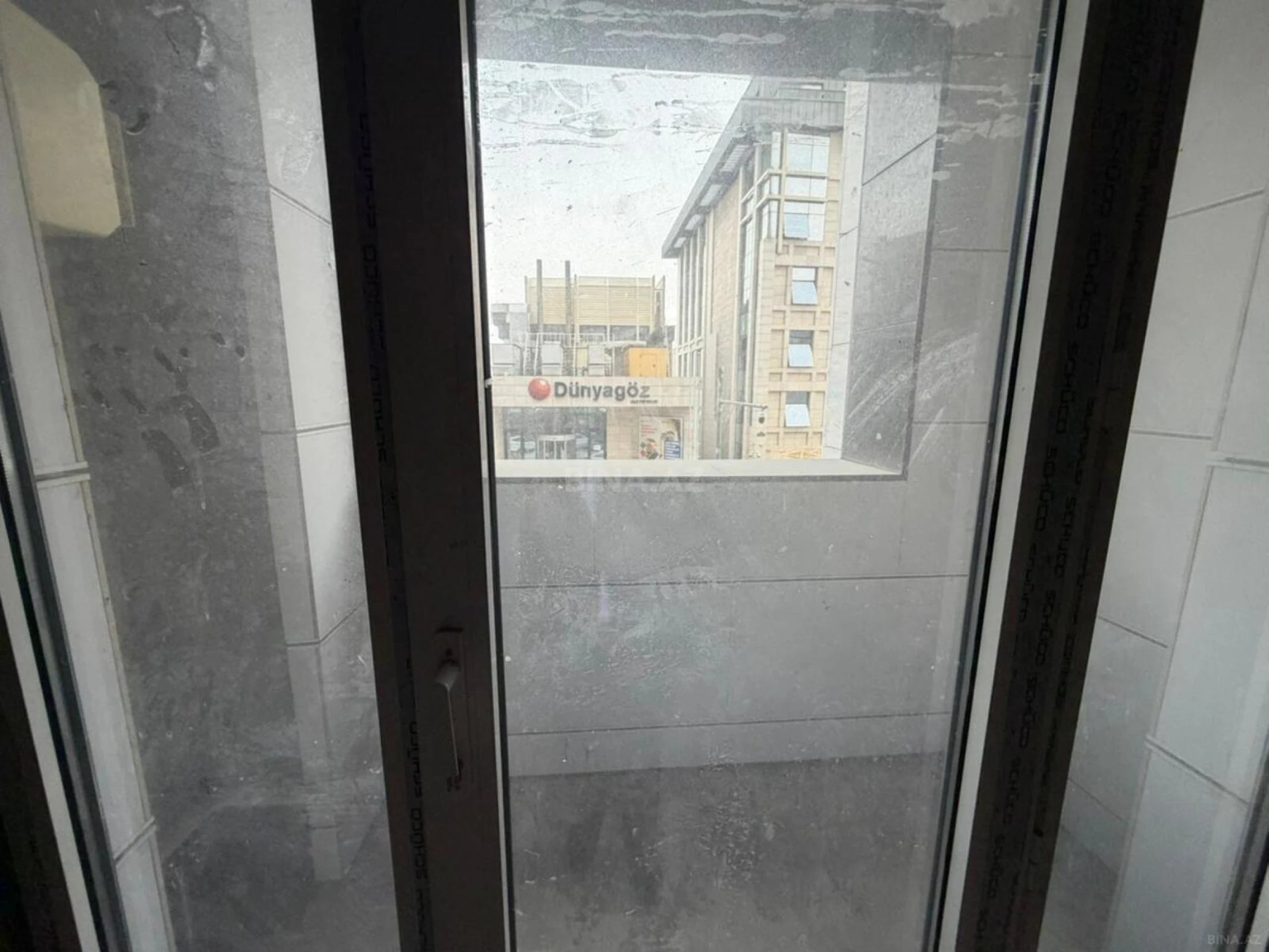 Satılır 5 otaqlı mənzil 205 m²