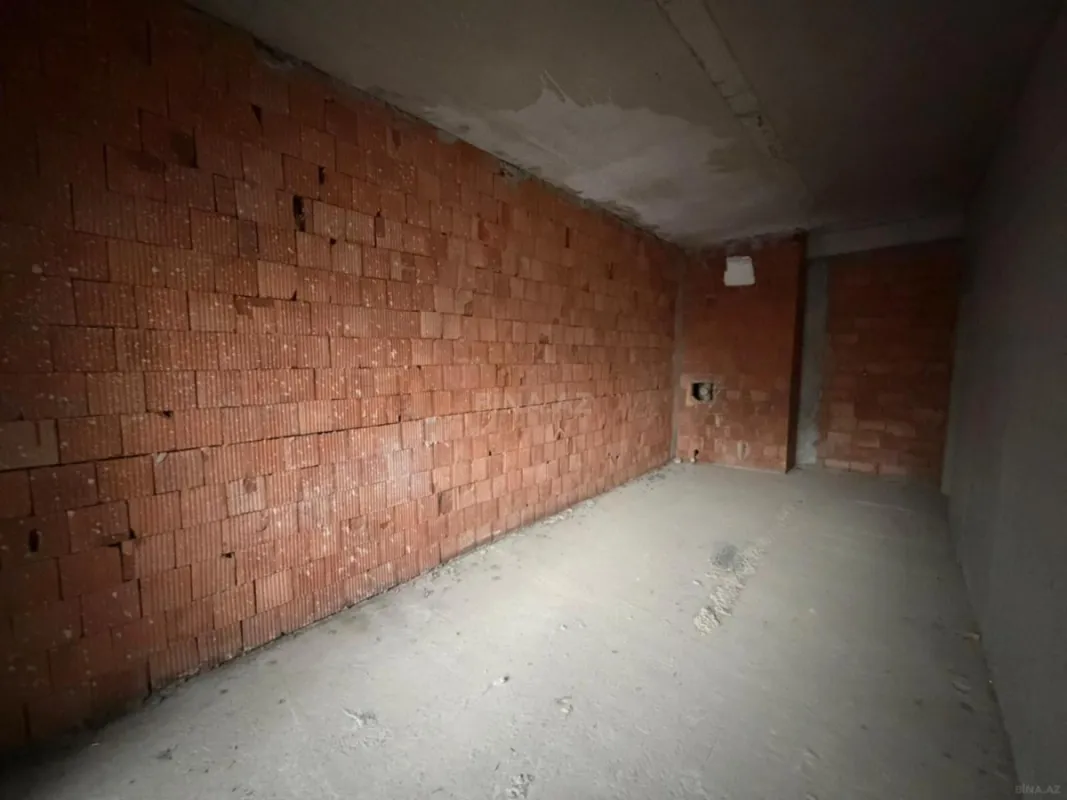 Satılır 5 otaqlı mənzil 205 m²