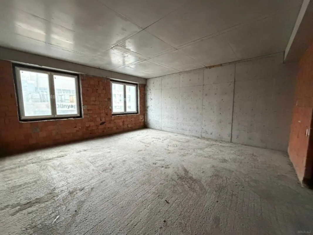 Satılır 5 otaqlı mənzil 205 m²