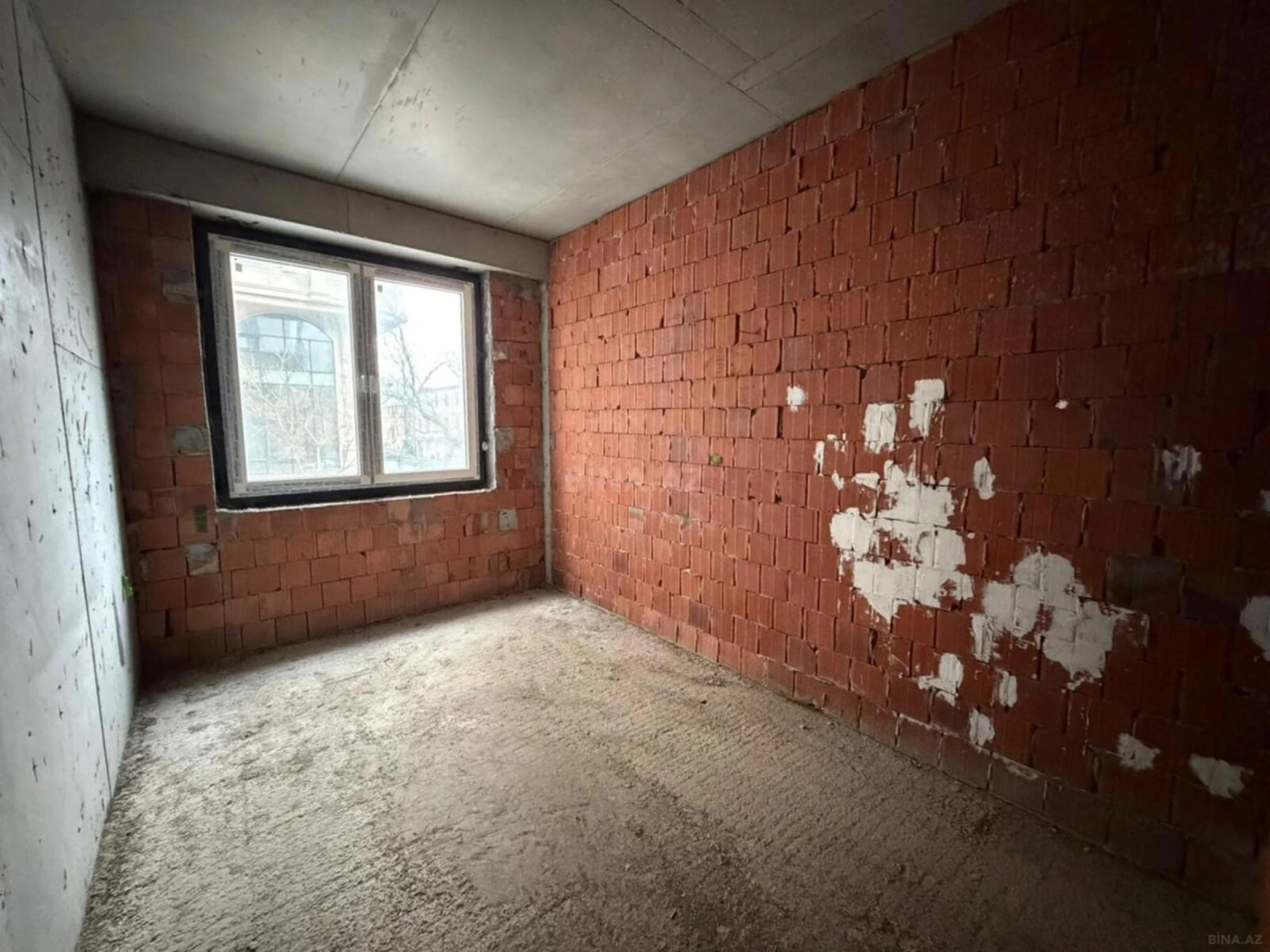 Satılır 5 otaqlı mənzil 205 m²