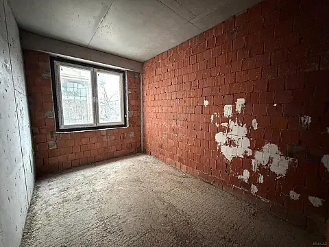 Satılır 5 otaqlı mənzil 205 m²