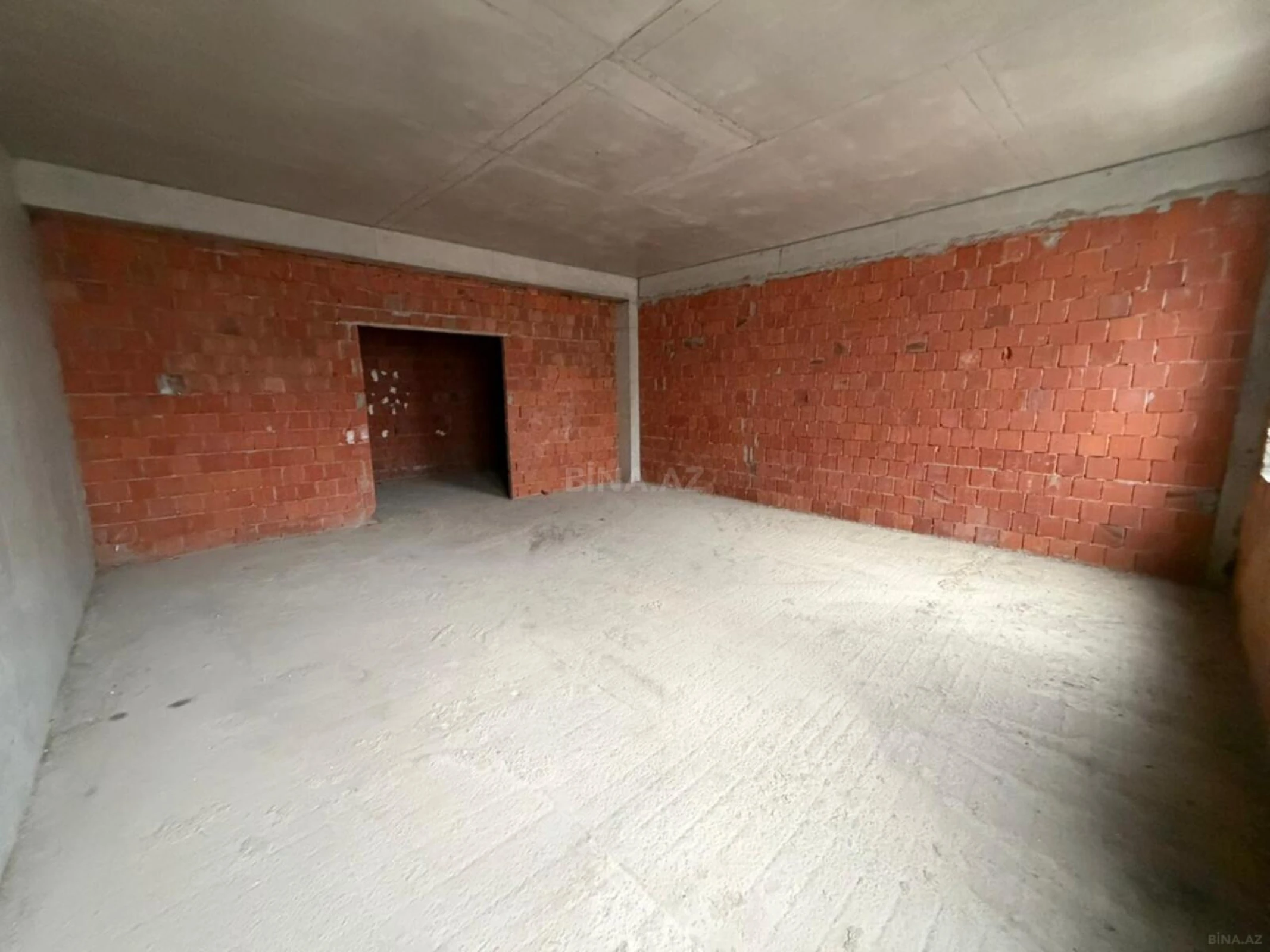 Satılır 5 otaqlı mənzil 205 m²