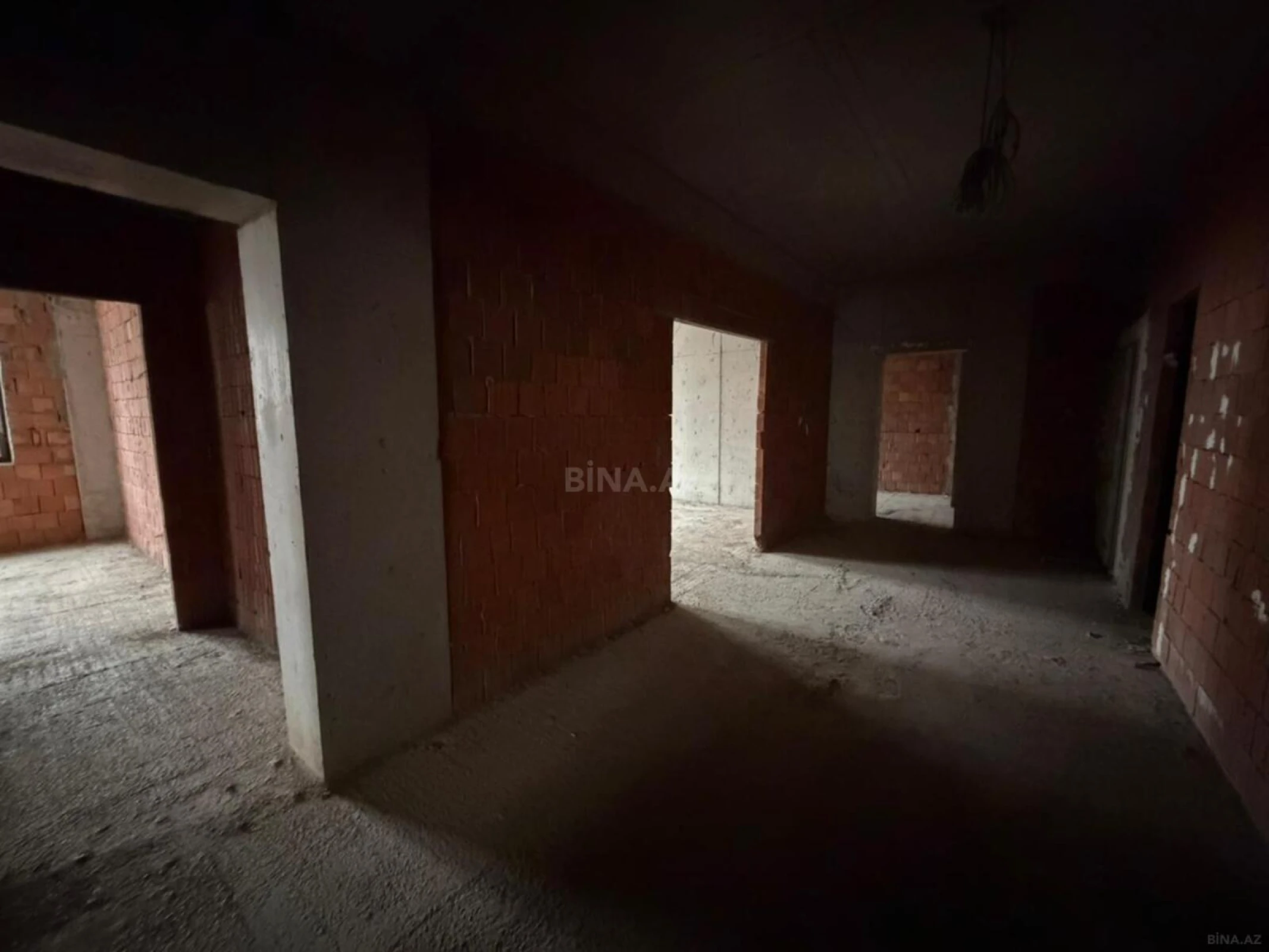 Satılır 5 otaqlı mənzil 205 m²