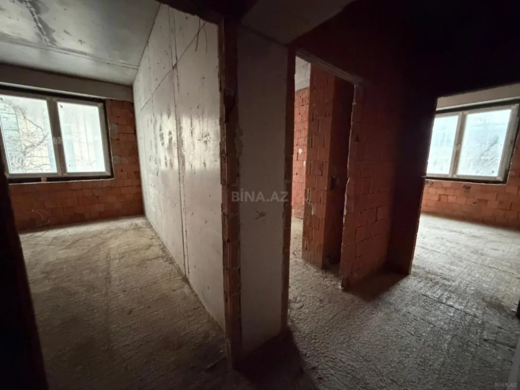 Satılır 5 otaqlı mənzil 205 m²