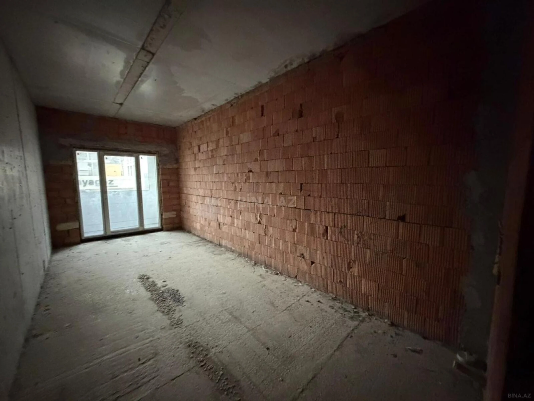 Satılır 5 otaqlı mənzil 205 m²