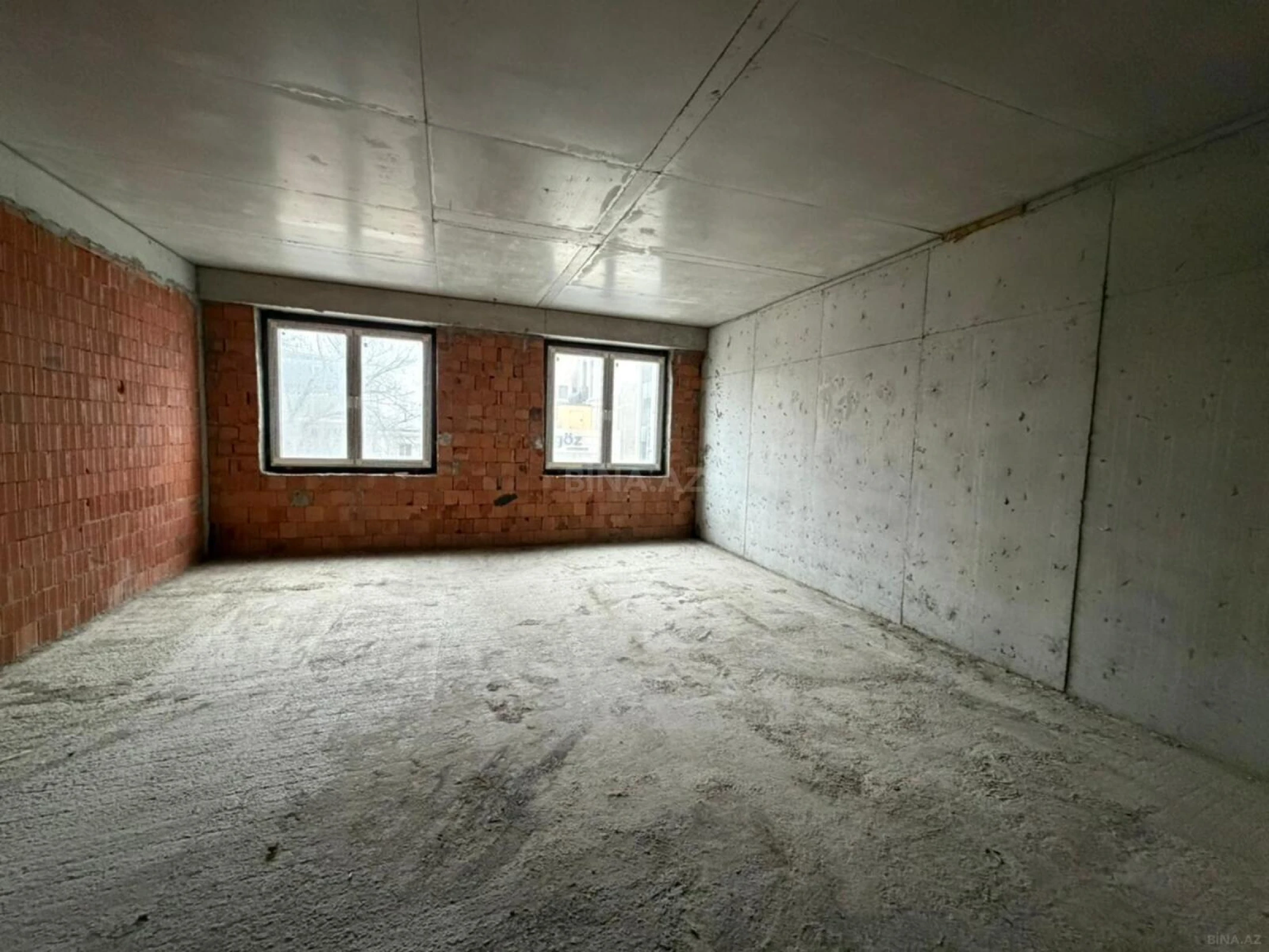 Satılır 5 otaqlı mənzil 205 m²