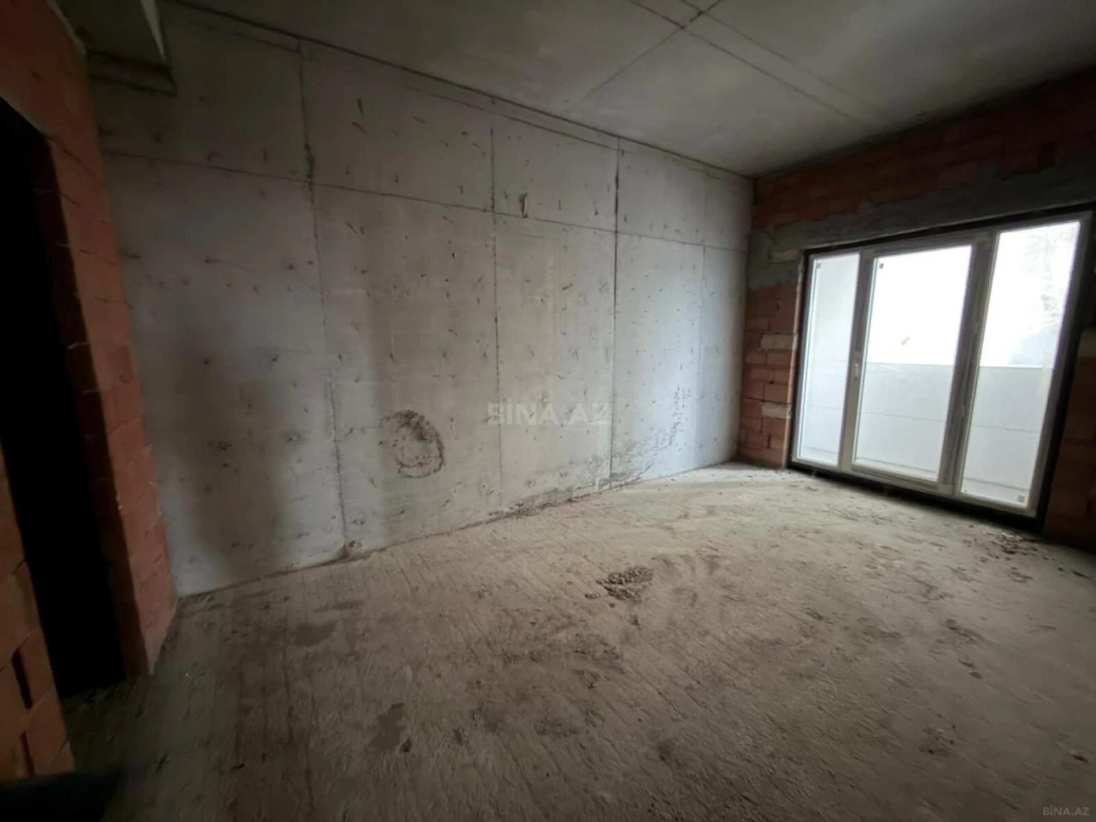 Satılır 5 otaqlı mənzil 205 m²