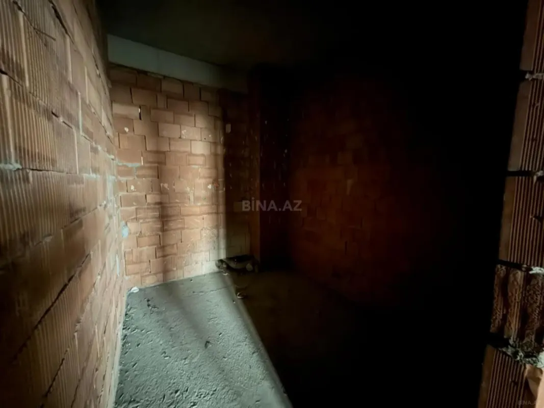 Satılır 5 otaqlı mənzil 205 m²