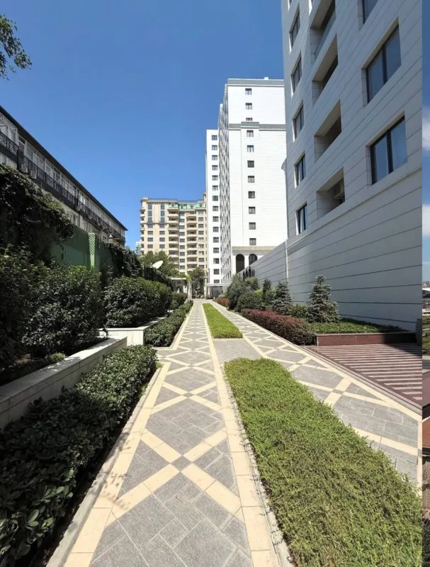 Satılır 5 otaqlı mənzil 205 m²
