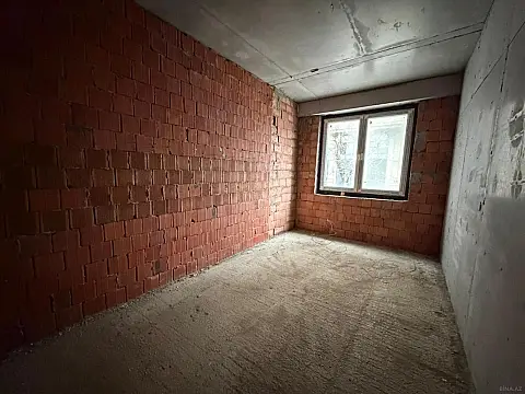 Satılır 5 otaqlı mənzil 205 m²