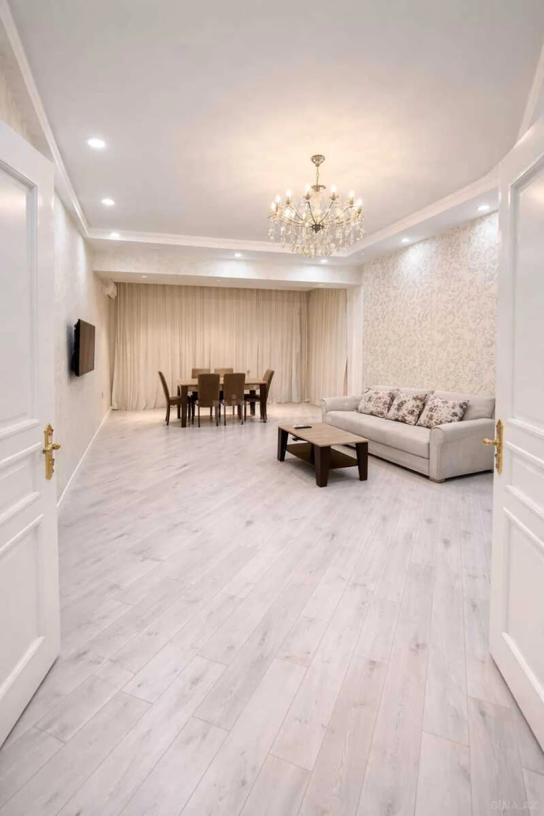 Kirayə verilir 2 otaqlı mənzil 95 m²