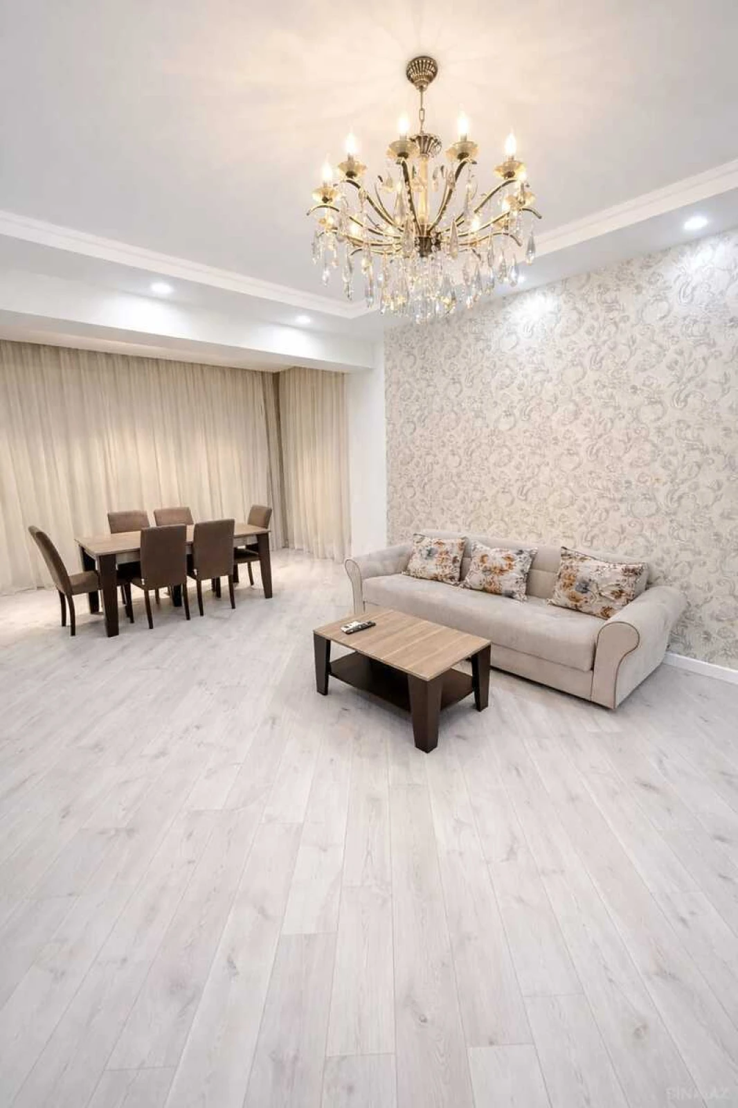 Kirayə verilir 2 otaqlı mənzil 95 m²