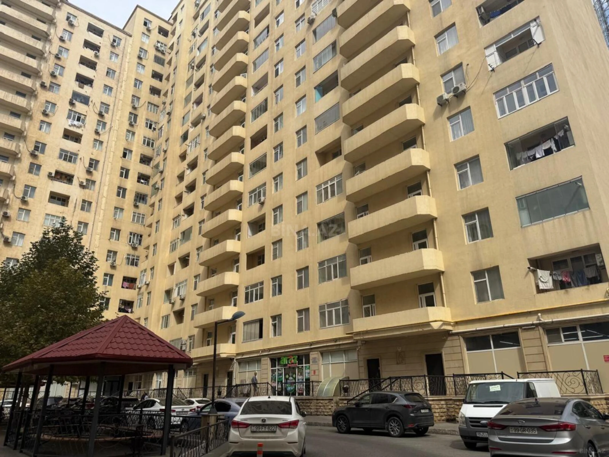 Satılır obyekt 637 m²