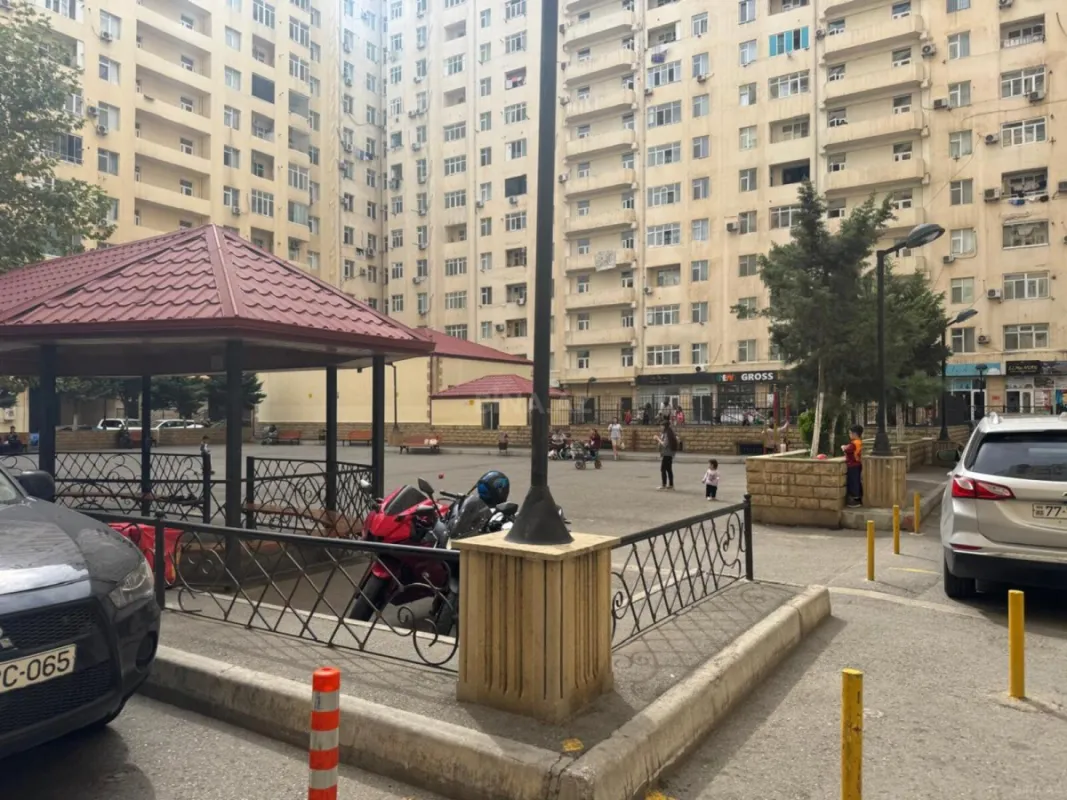 Satılır obyekt 637 m²