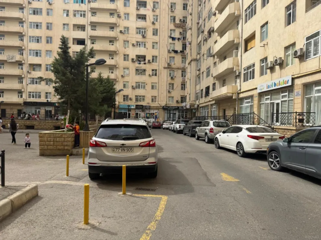 Satılır obyekt 637 m²