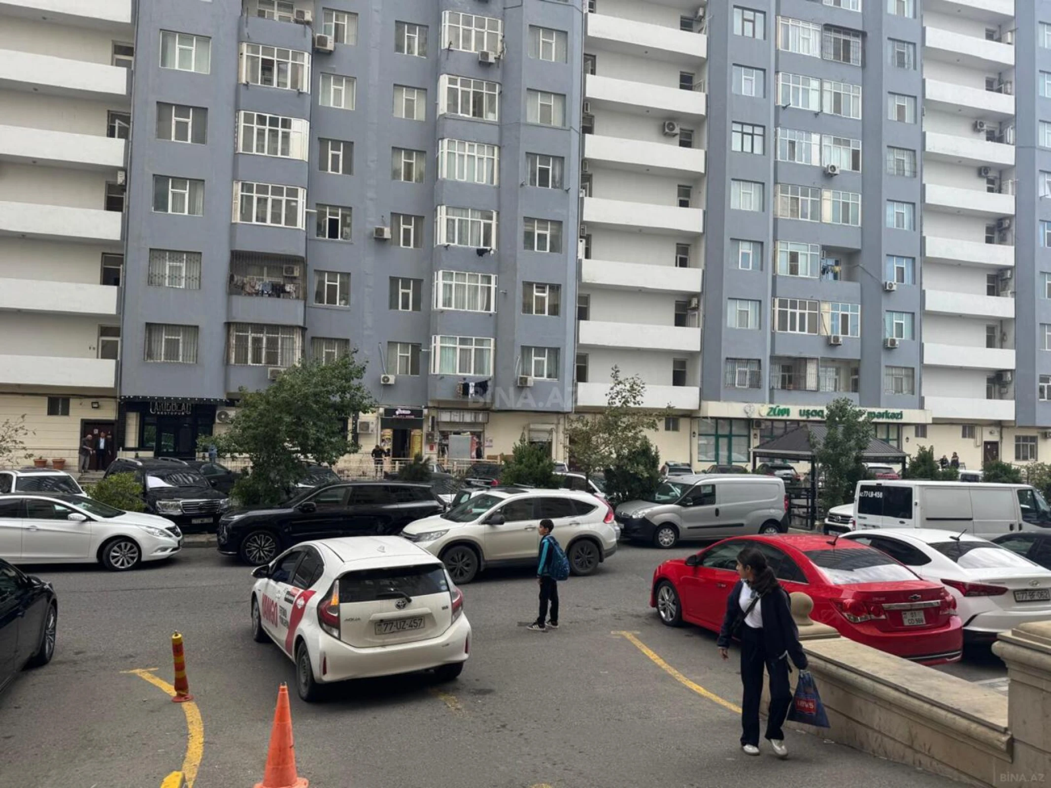 Satılır obyekt 637 m²