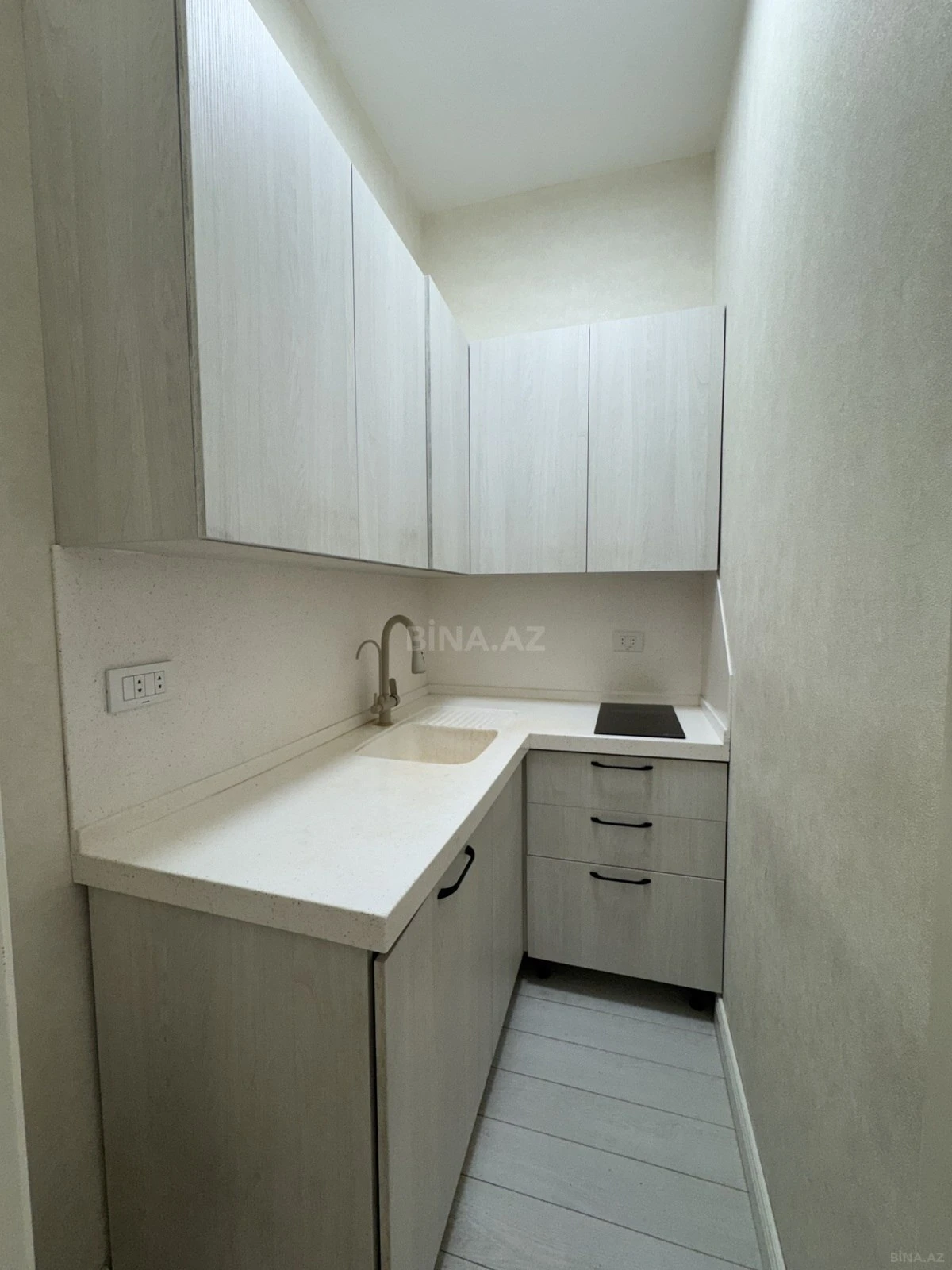 Satılır 3 otaqlı mənzil 107 m²