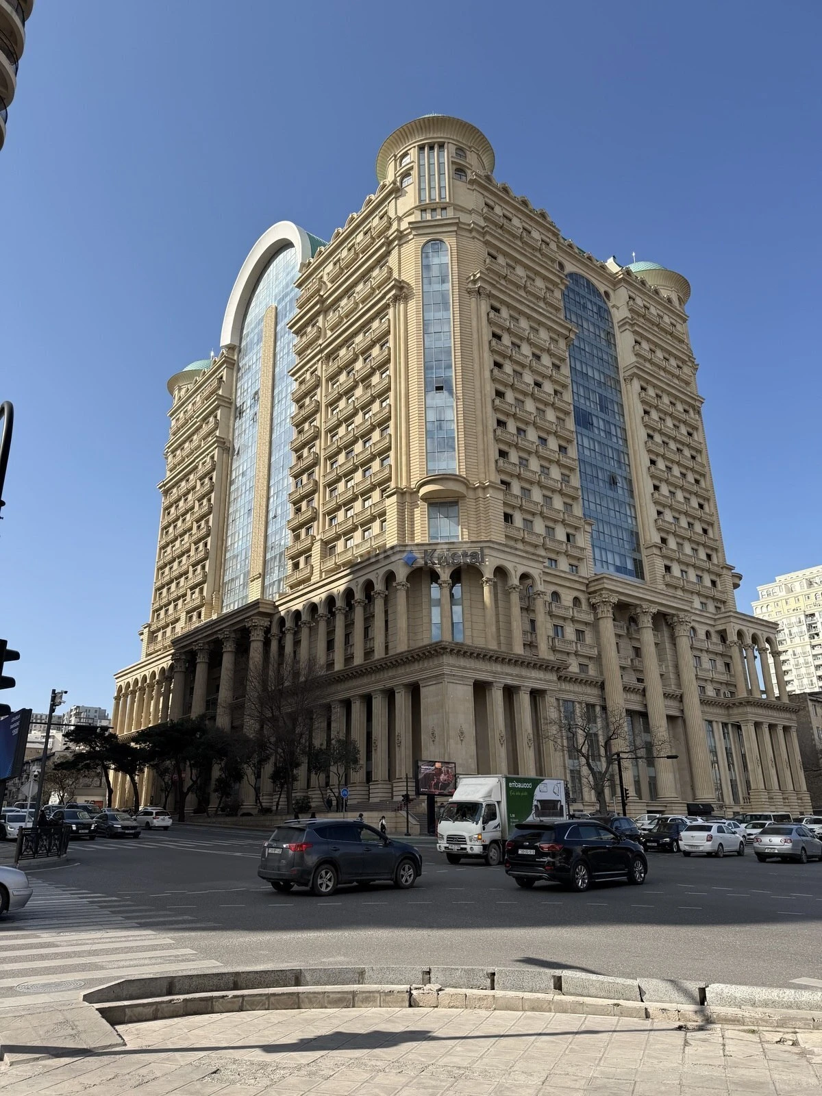 Satılır 3 otaqlı mənzil 107 m²