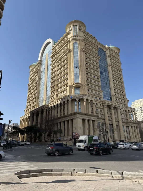 Satılır 3 otaqlı mənzil 107 m²