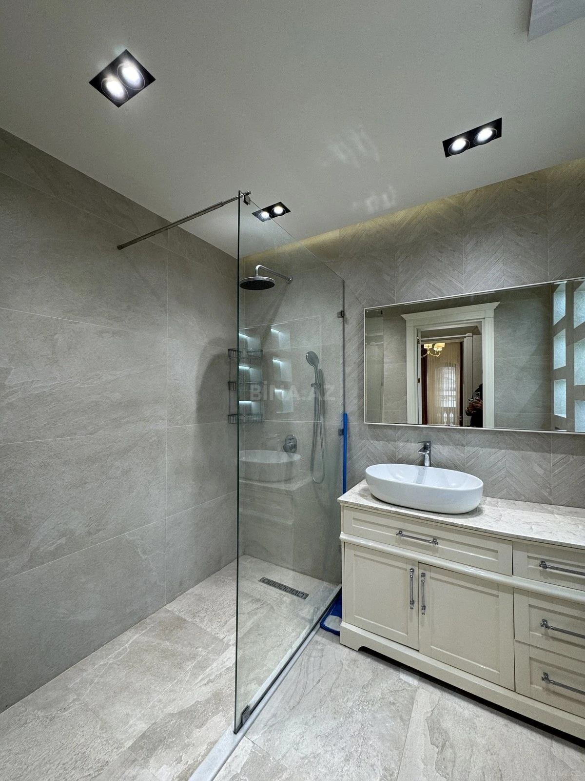 Satılır 3 otaqlı mənzil 107 m²