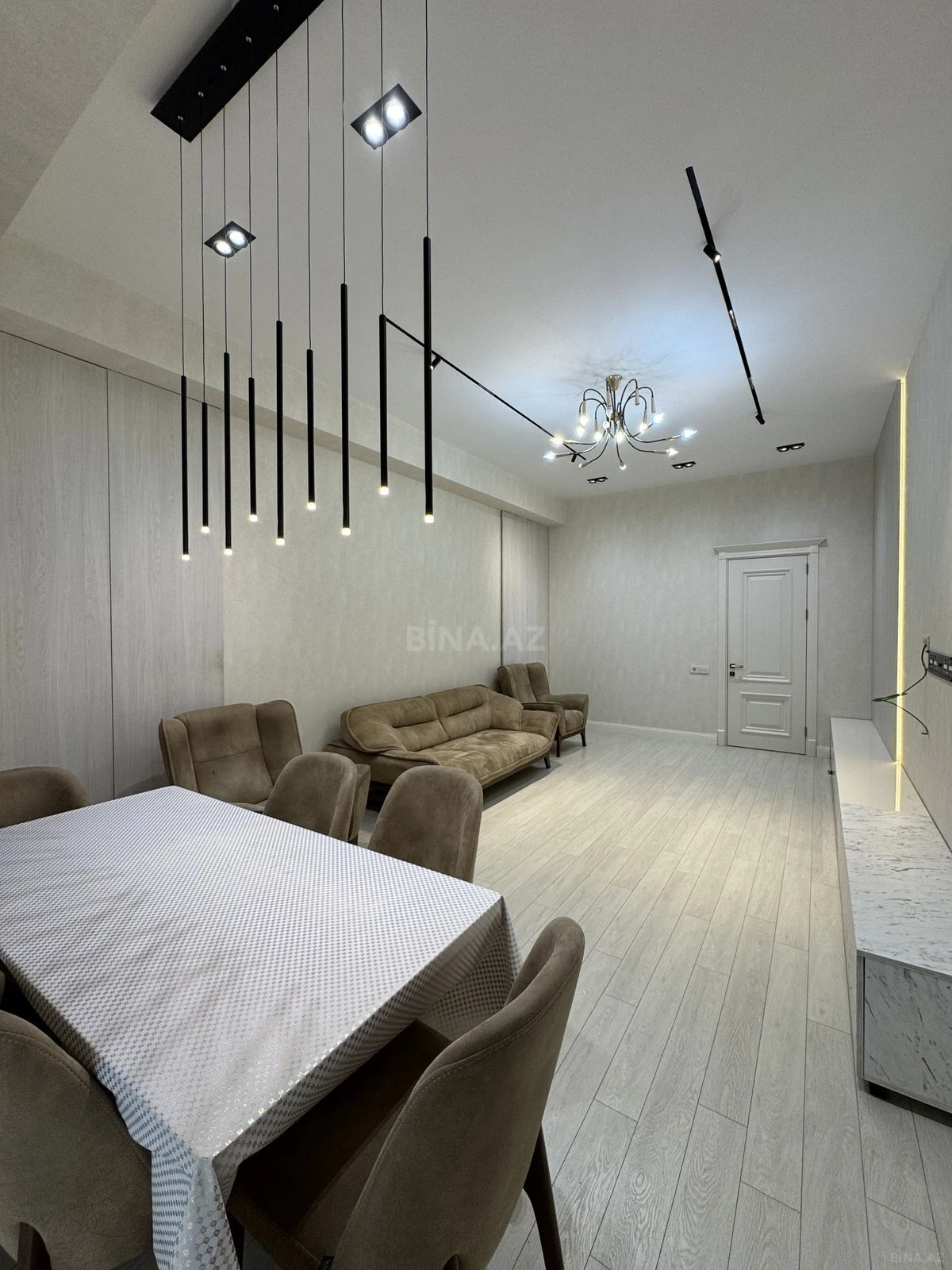 Satılır 3 otaqlı mənzil 107 m²