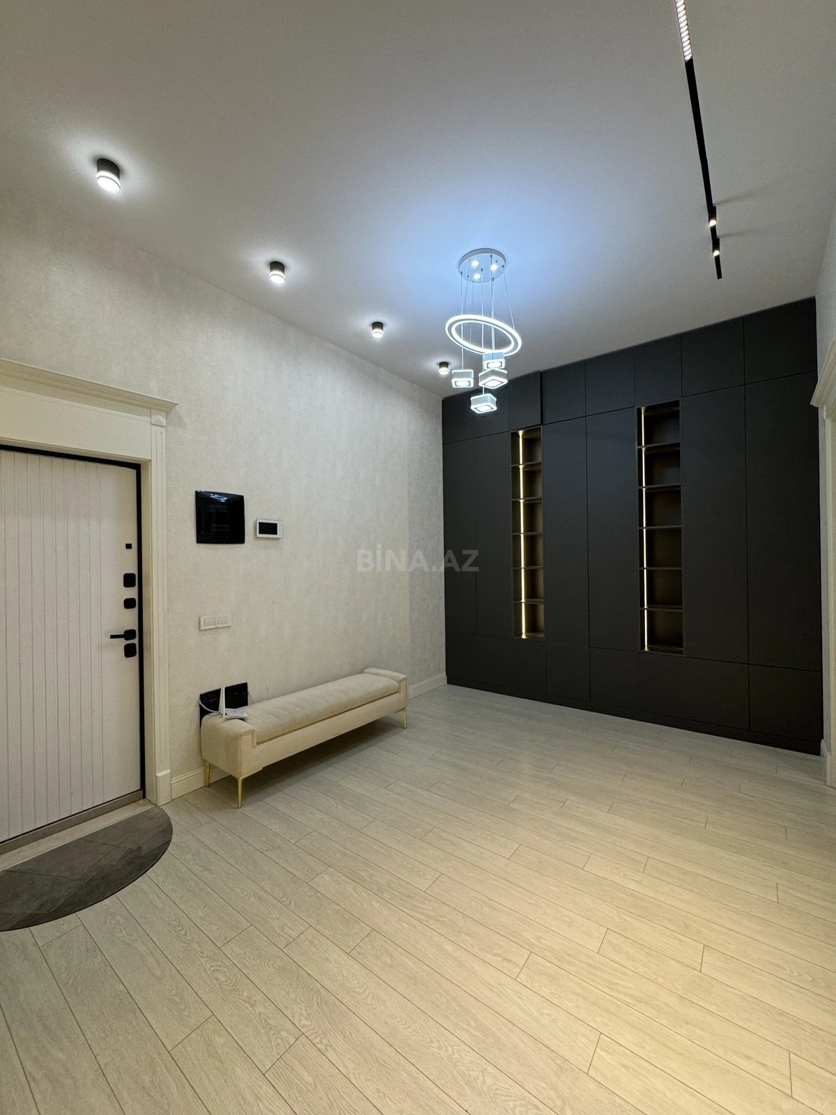 Satılır 3 otaqlı mənzil 107 m²
