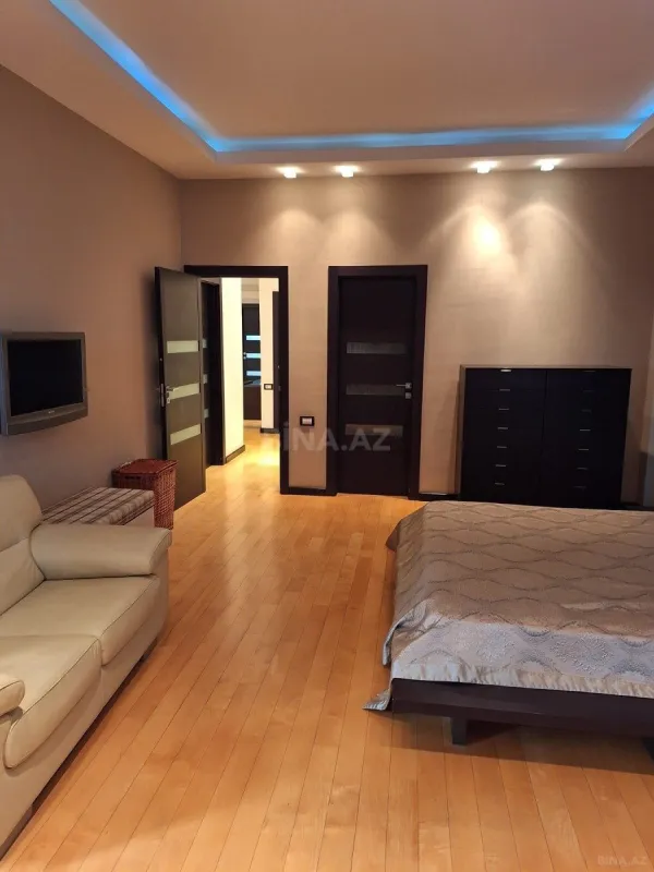 Kirayə verilir 4 otaqlı mənzil 205 m²