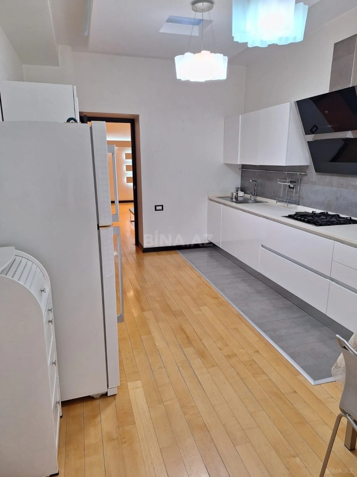 Kirayə verilir 4 otaqlı mənzil 205 m²