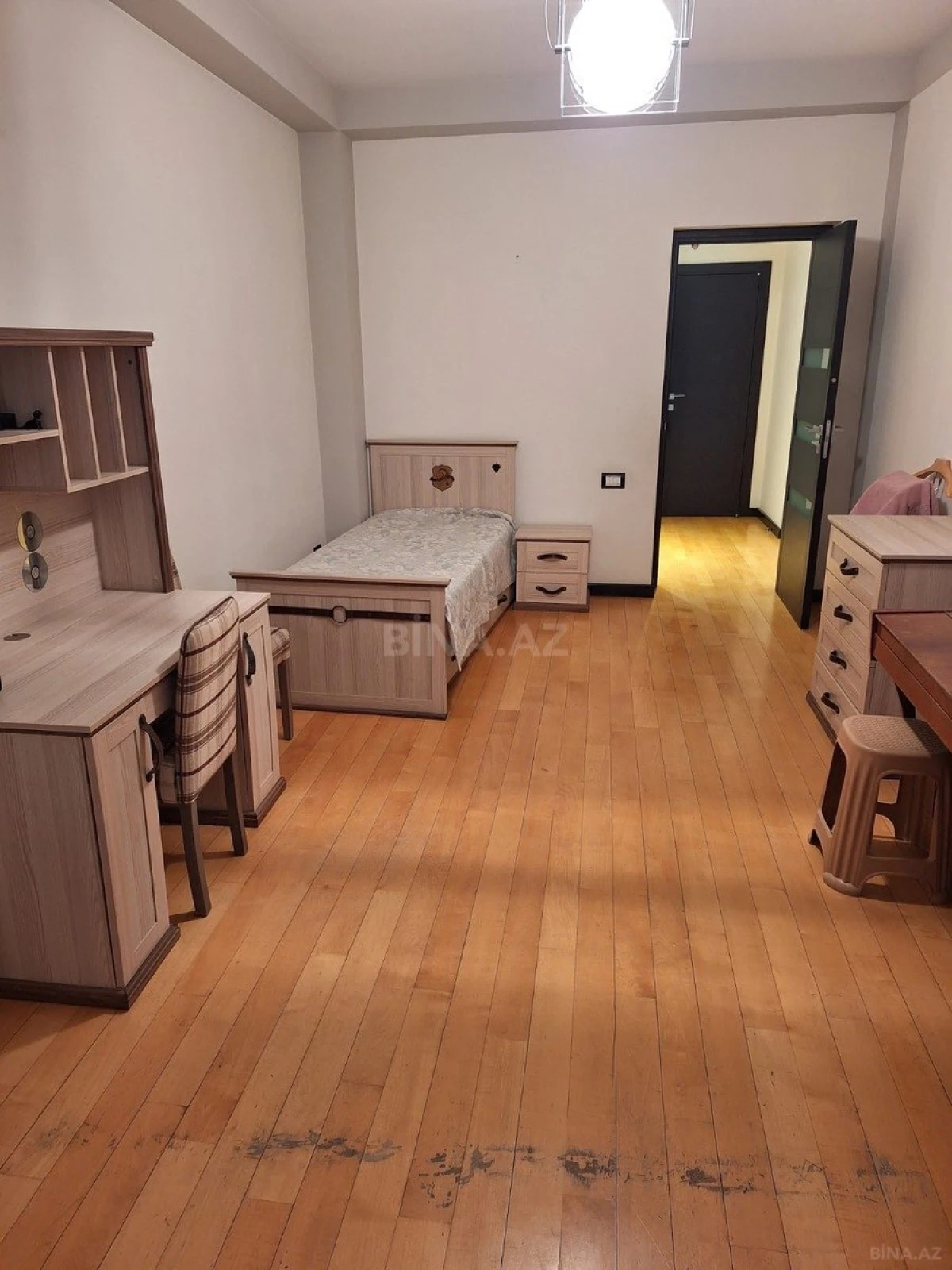 Kirayə verilir 4 otaqlı mənzil 205 m²