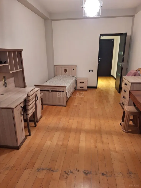Kirayə verilir 4 otaqlı mənzil 205 m²