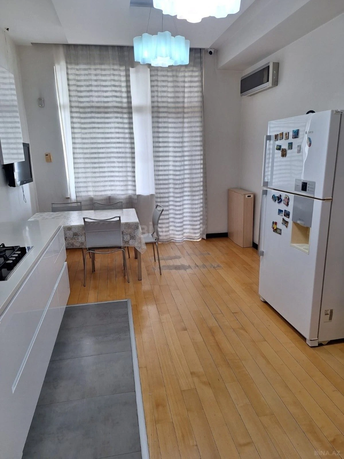 Kirayə verilir 4 otaqlı mənzil 205 m²