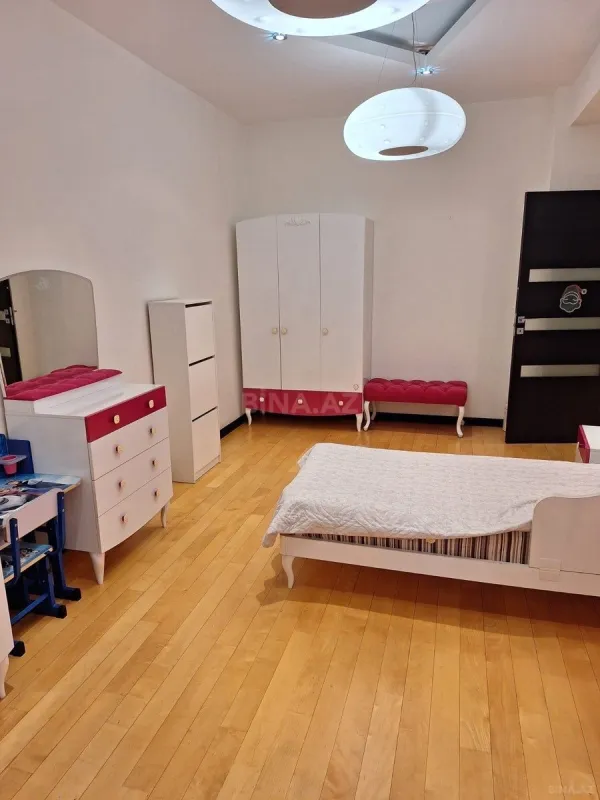 Kirayə verilir 4 otaqlı mənzil 205 m²