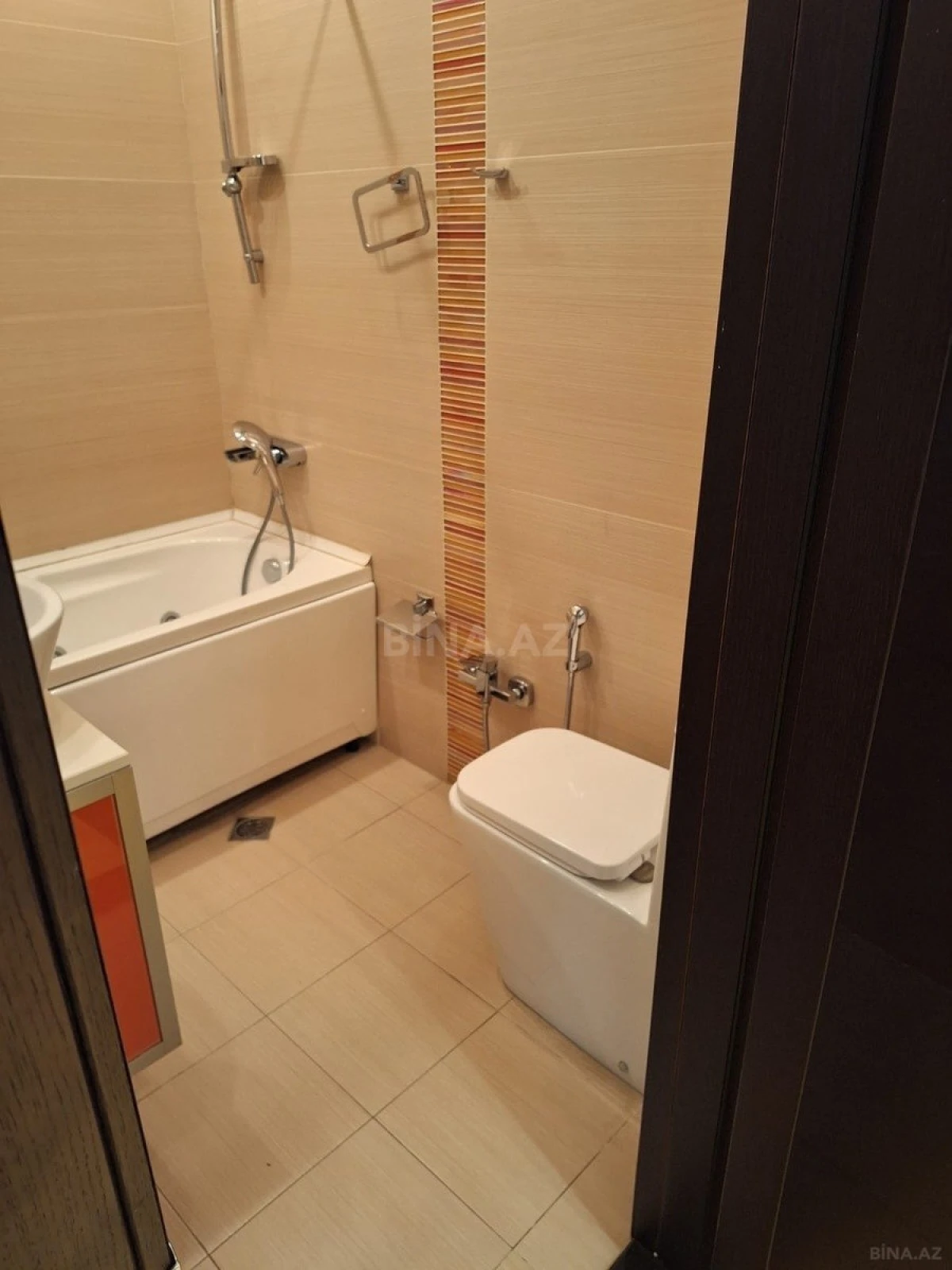 Kirayə verilir 4 otaqlı mənzil 205 m²