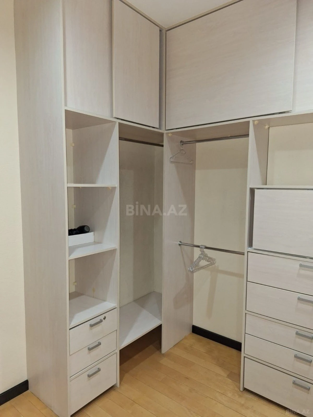 Kirayə verilir 4 otaqlı mənzil 205 m²