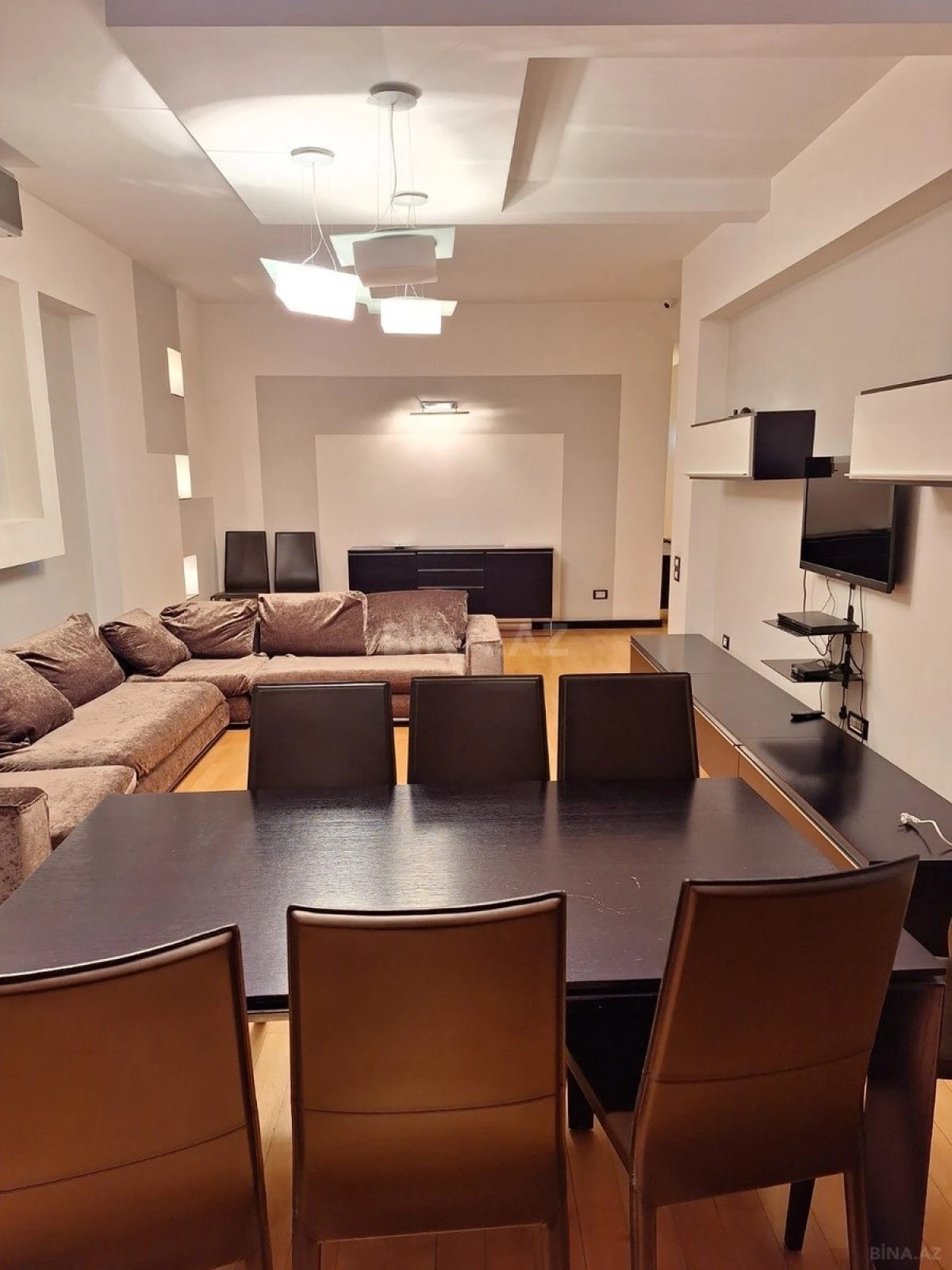 Kirayə verilir 4 otaqlı mənzil 205 m²