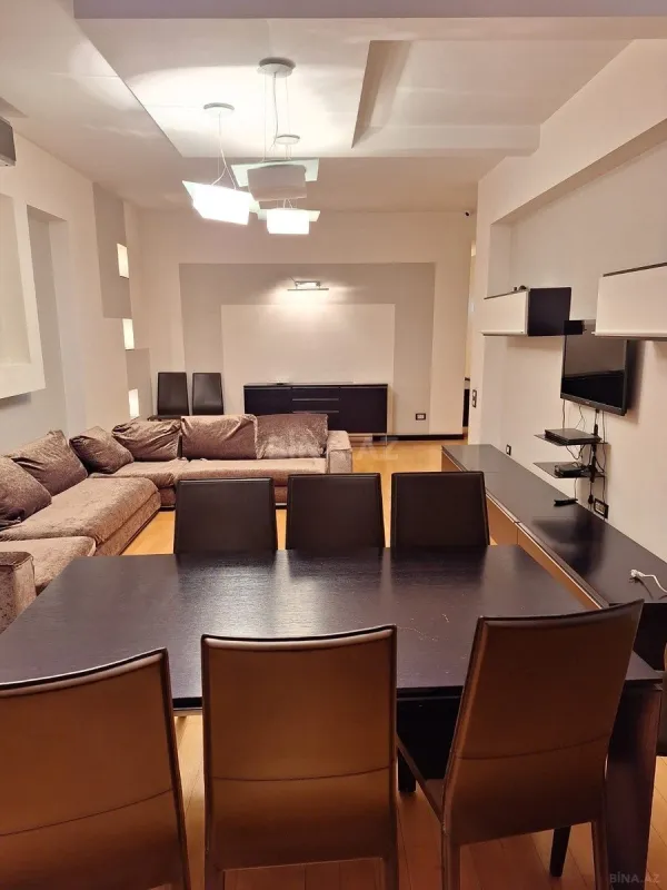 Kirayə verilir 4 otaqlı mənzil 205 m²