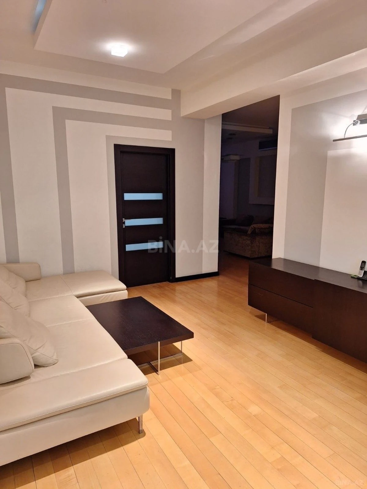 Kirayə verilir 4 otaqlı mənzil 205 m²