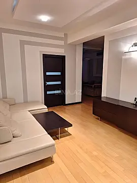 Kirayə verilir 4 otaqlı mənzil 205 m²