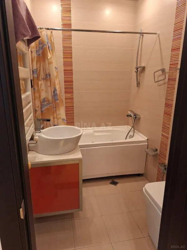 Kirayə verilir 4 otaqlı mənzil 205 m²