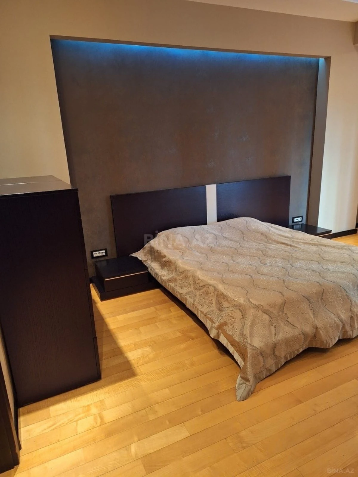 Kirayə verilir 4 otaqlı mənzil 205 m²