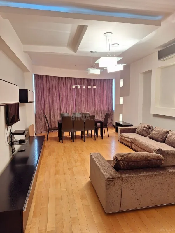 Kirayə verilir 4 otaqlı mənzil 205 m²