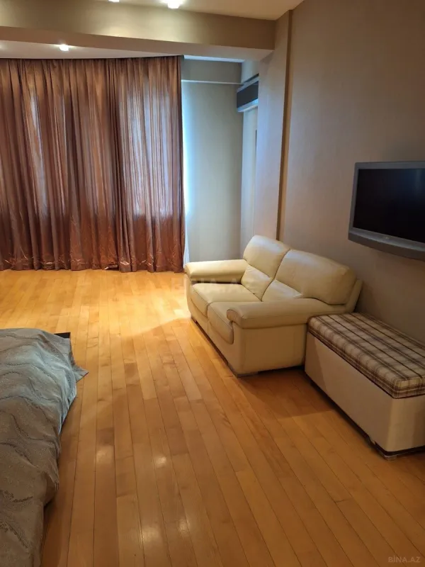 Kirayə verilir 4 otaqlı mənzil 205 m²