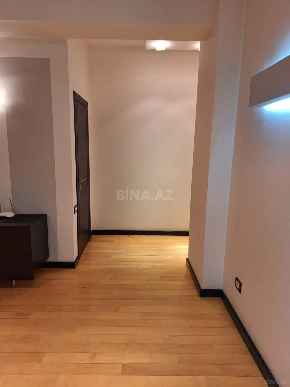 Kirayə verilir 4 otaqlı mənzil 205 m²