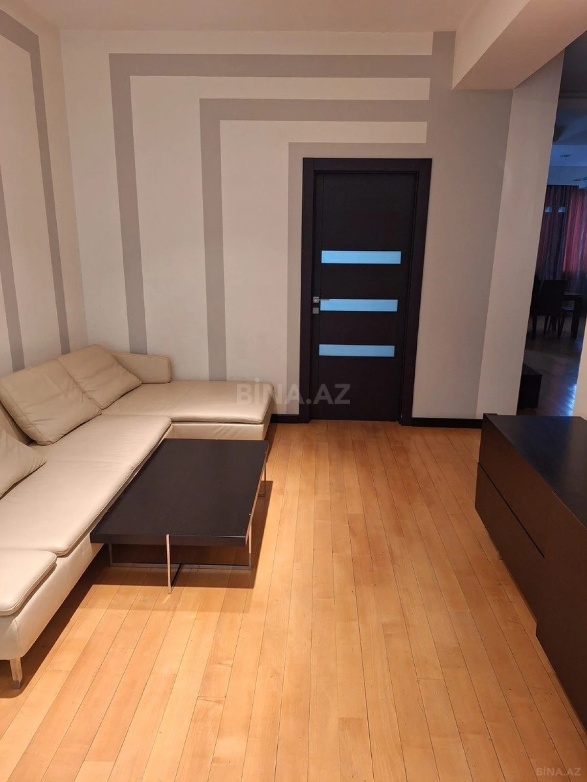 Kirayə verilir 4 otaqlı mənzil 205 m²