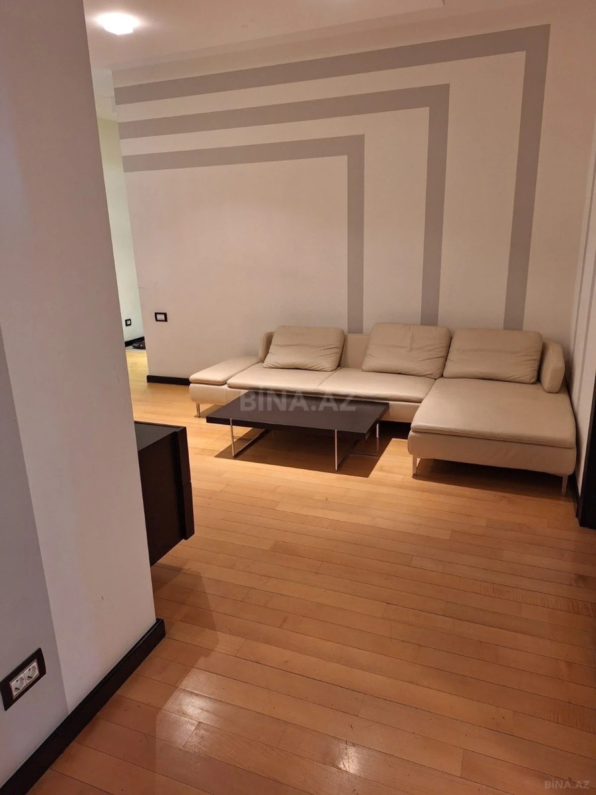 Kirayə verilir 4 otaqlı mənzil 205 m²