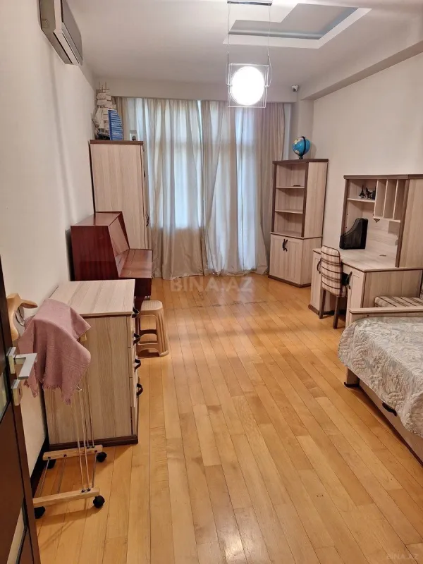 Kirayə verilir 4 otaqlı mənzil 205 m²